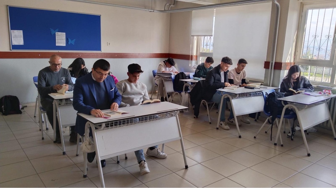 Sosyal Yardımlaşma ve Dayanışma Vakıf Müdürü Mustafa Geçmez'in Okulumuzu Ziyareti